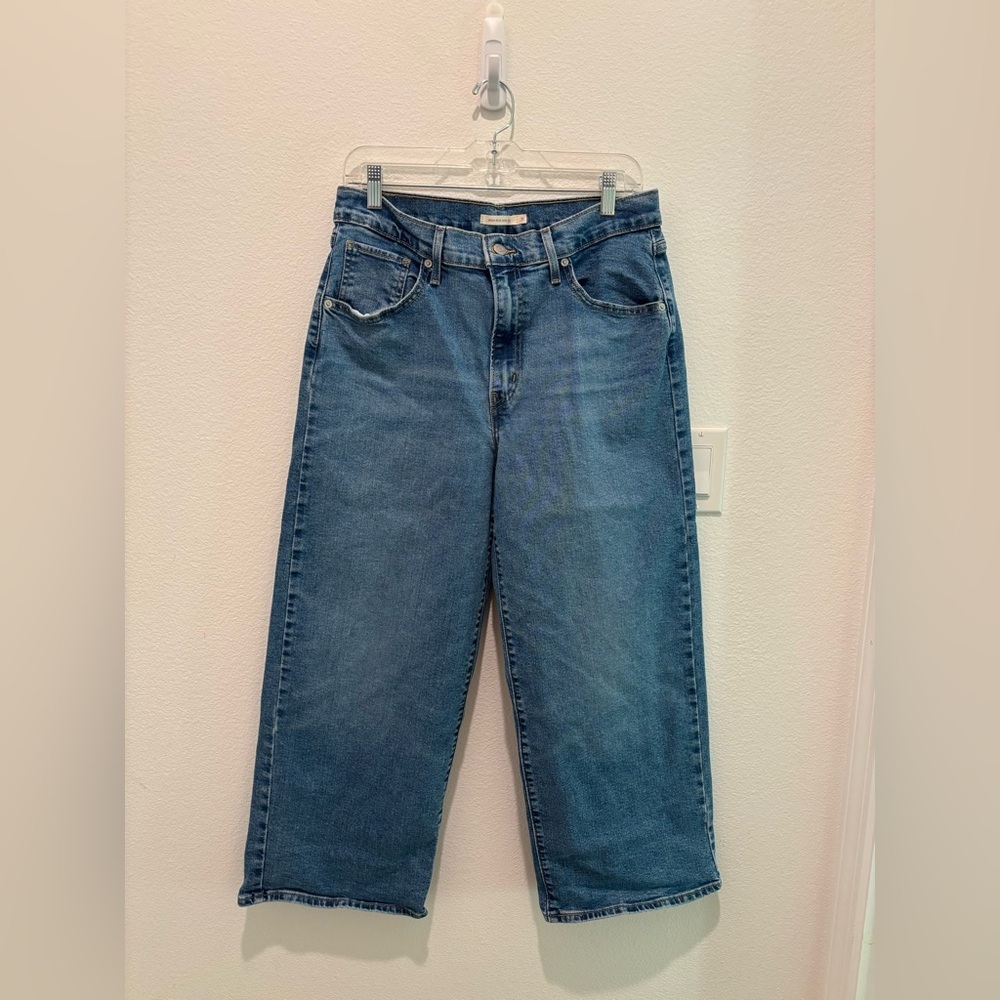 Levi's Blue Denim Jeans with White Stitching High-Rise Wide Leg Size 31